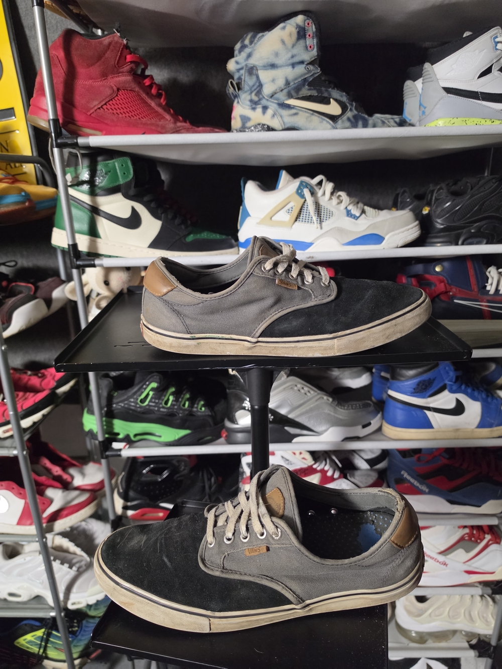 🔥 Vans Well Worn! Men Size 13 Black and Gray Low-Top Lace-Up Sneakers